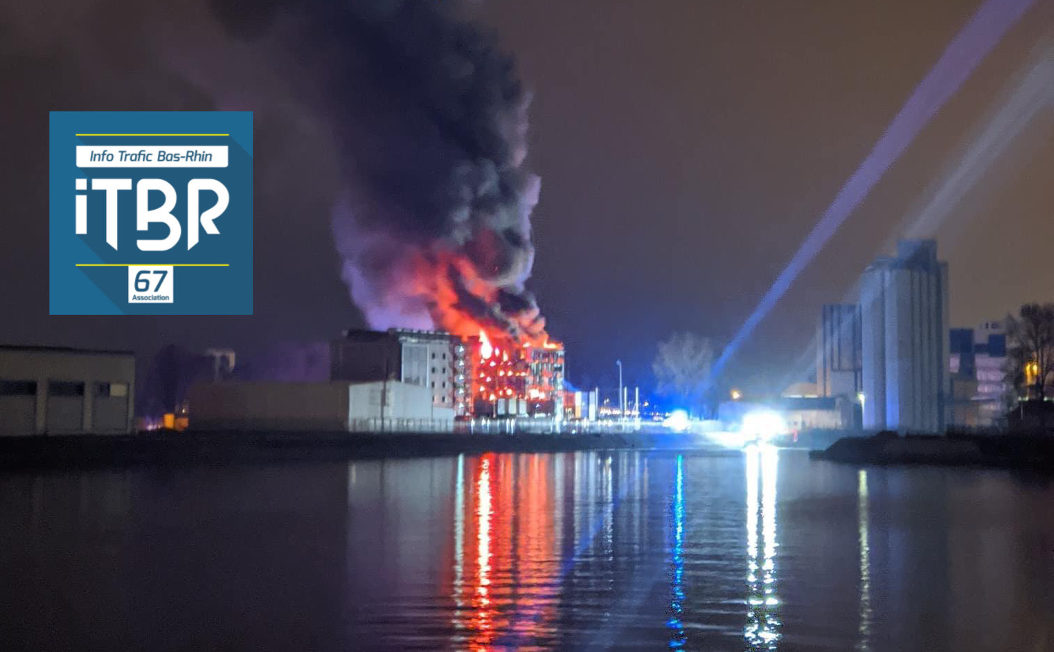 Photo de l'incendie du datacenter OVHcloud à Strasbourg du 10 mars 2021.